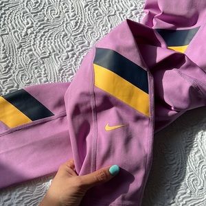 Nike NWT Woman’s TIGHT FIT leggings NIKE DRY 7/8 Length